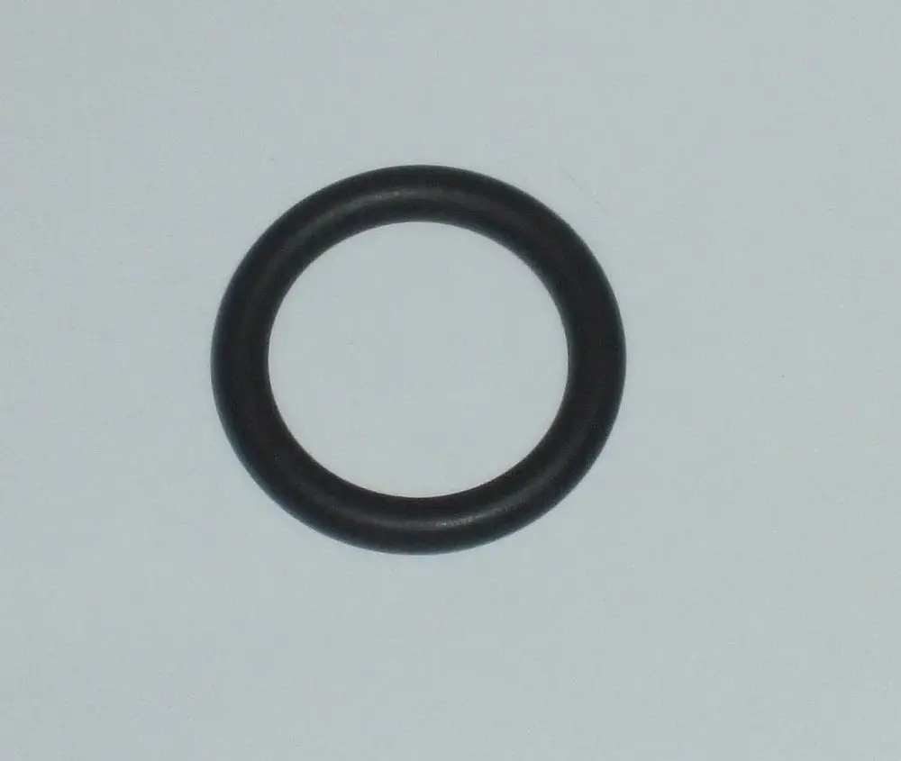 Schwarzer O-Ring auf hellem Hintergrund, geeignet für DAIKIN Produkte, möglicherweise für Anwendungen in Heiz- oder Kühlsystemen.